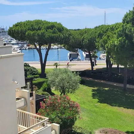 Terrasses 1 Sur Le Port De Plaisance